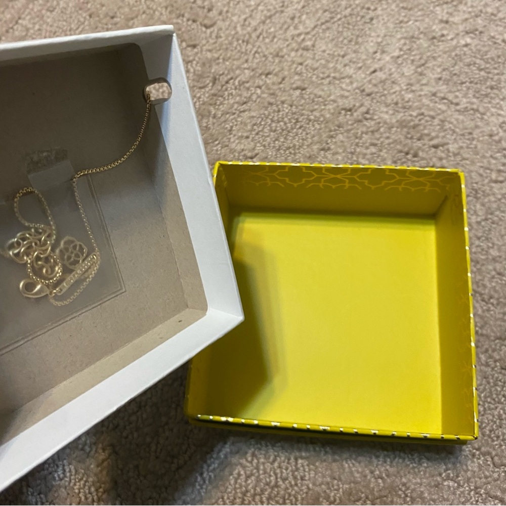 New in Box {Kendra Scott} Boxed Mini Elisa Gold-Tone Pendant Necklace - Picture 13 of 14
